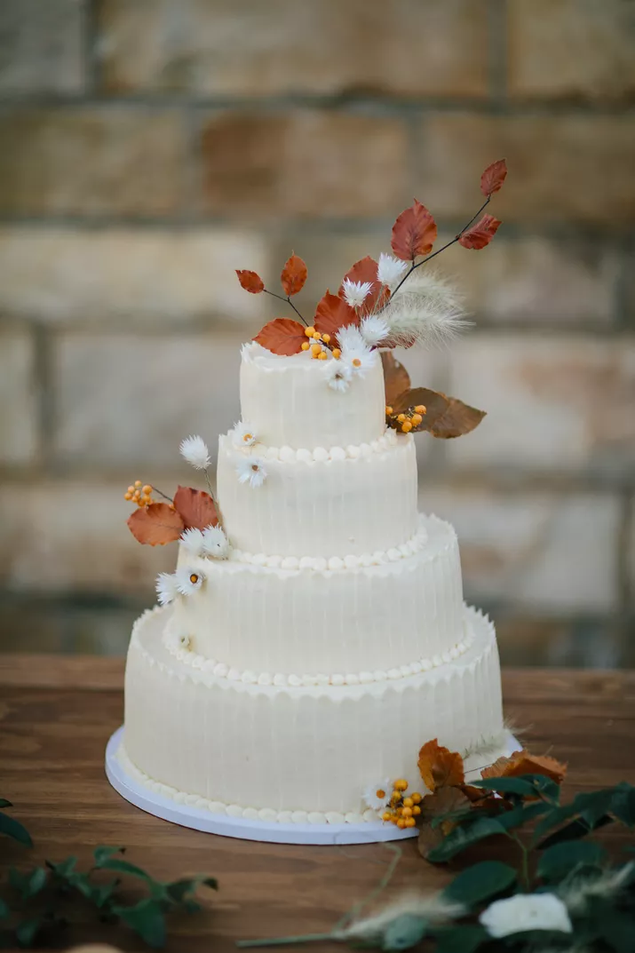 5. جزئیات پاییزی در کیک عروسی
