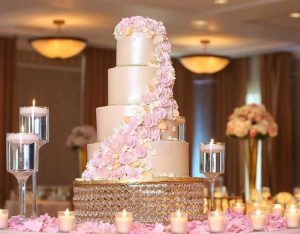 راهنمای کامل برای انتخاب سایز مناسب کیک عروسی