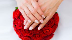 18 مدل طراحی ناخن عروس که دست های شما را در عکس ها زیبا نشان می دهد