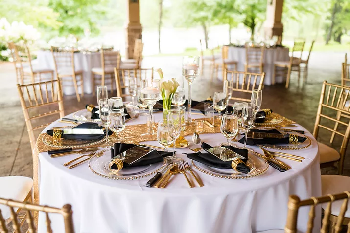 22 تزیین زیبا برای میز عروسی گرد