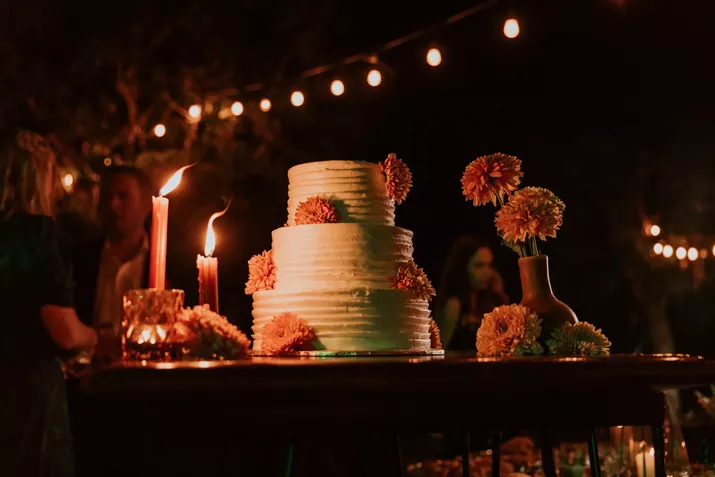 14. خرافات و افسانه ها در مورد کیک عروسی چیست