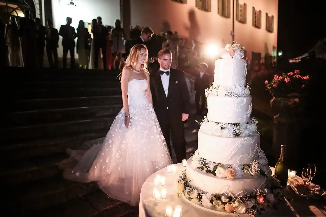 9. کیک عروسی Sarah Staudinger و Ari Emmanuel