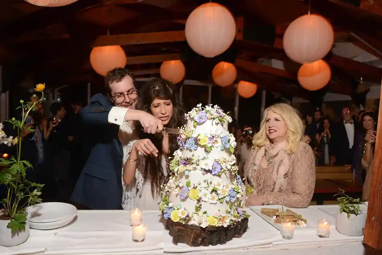 15. کیک عروسی Nicole Schuetz و  Kevin Systrom
