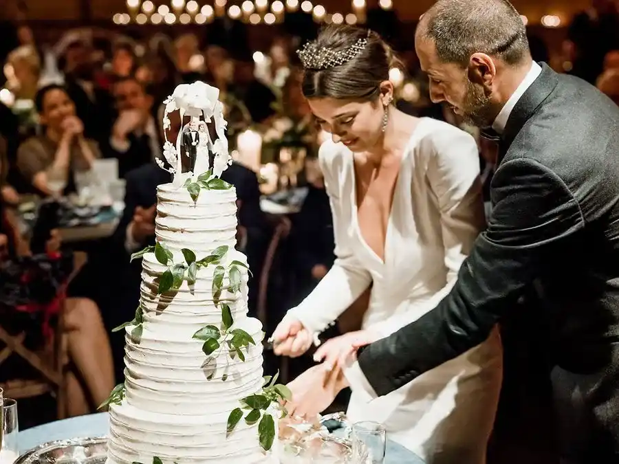 17. کیک عروسی  Sabine Ghanem  و  Joseph Getty