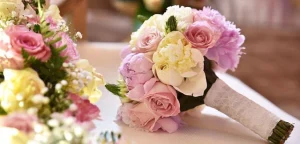 13 مدل دسته گل خاص عروس که با یک نوع گل آماده می شود