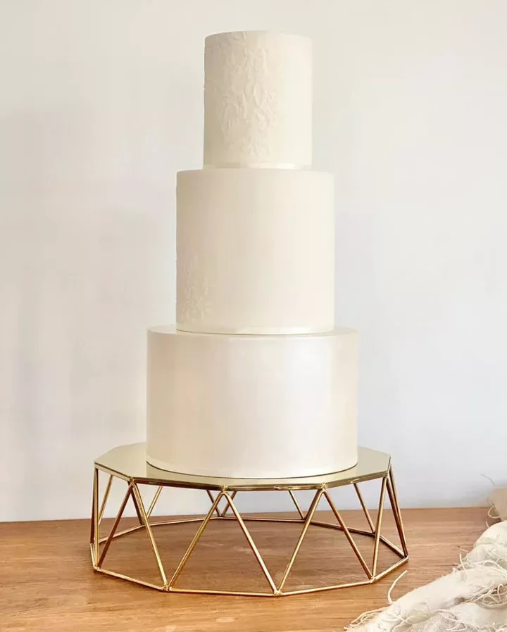 استند کیک عروسی هندسی طلایی